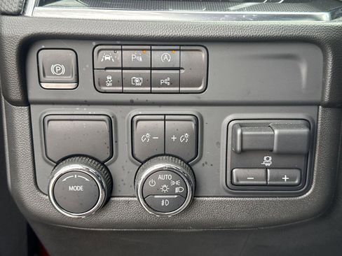 Used 2025 Chevrolet Suburban RST w/ Comfort Package image 21