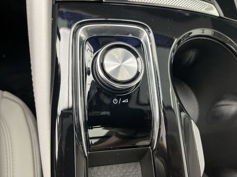 Certified 2025 Buick Envision Avenir AWD/4WD image 19