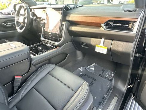 New 2026 GMC Yukon XL Denali w/ Denali Reserve Package image 30