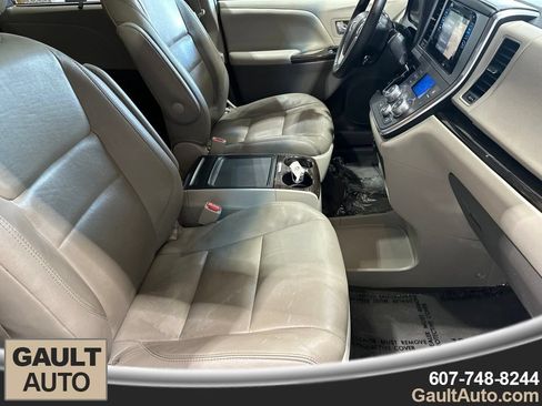 Used 2017 Toyota Sienna XLE w/ XLE Navigation Package FWD image 9