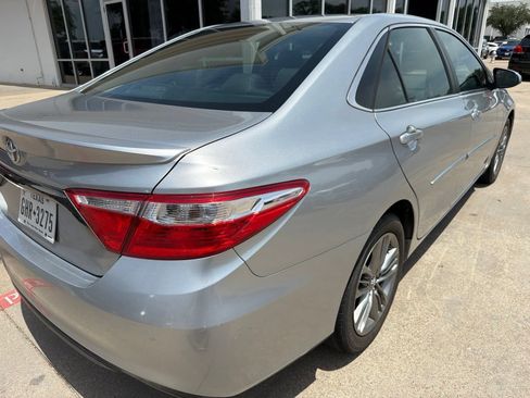 Used 2015 Toyota Camry SE FWD image 6