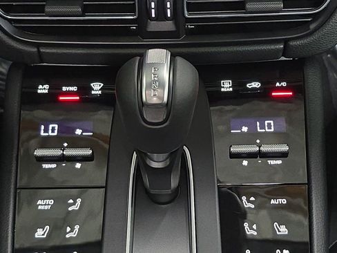 New 2026 Porsche Macan image 19