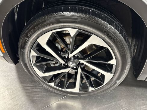 Used 2023 Mitsubishi Outlander SE AWD/4WD image 2