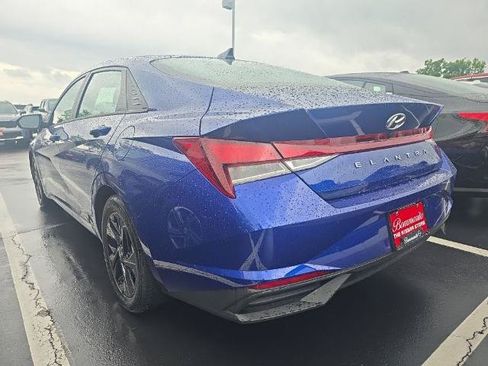 Used 2022 Hyundai Elantra SEL w/ Convenience Package FWD image 3