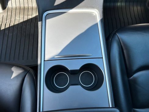 Used 2024 Tesla Model Y Long Range AWD/4WD image 17