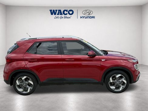 Used 2024 Hyundai Venue Limited FWD image 8