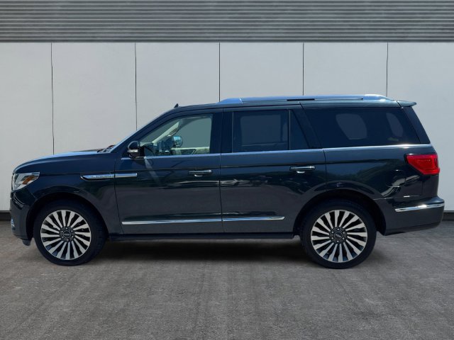 Used 2021 Lincoln Navigator Reserve w/ Luxury Package AWD/4WD image 2