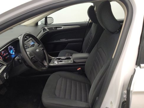 Used 2018 Ford Fusion SE FWD image 17