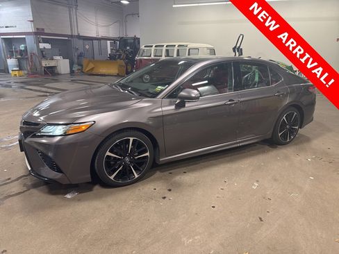 Used 2018 Toyota Camry XSE image 1