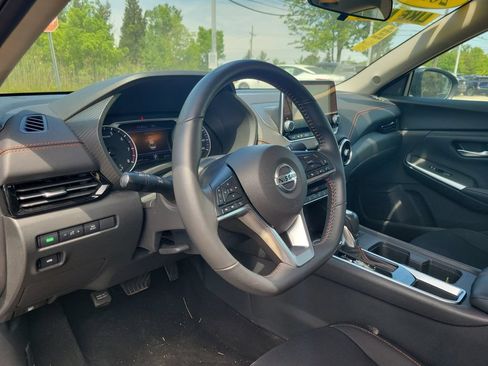 Used 2023 Nissan Sentra SR w/ Midnight Edition Package FWD image 12