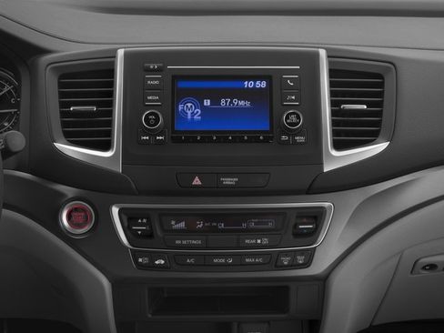 Used 2017 Honda Pilot LX image 10