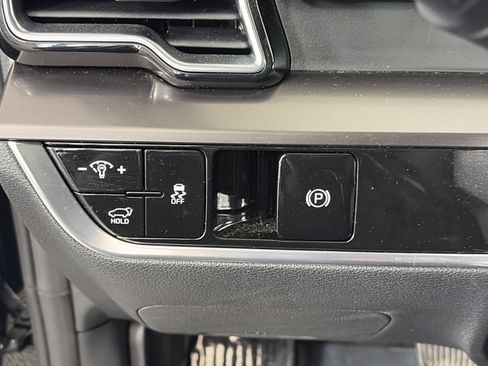 Certified 2025 Kia Sportage EX w/ Premium Package AWD/4WD image 29