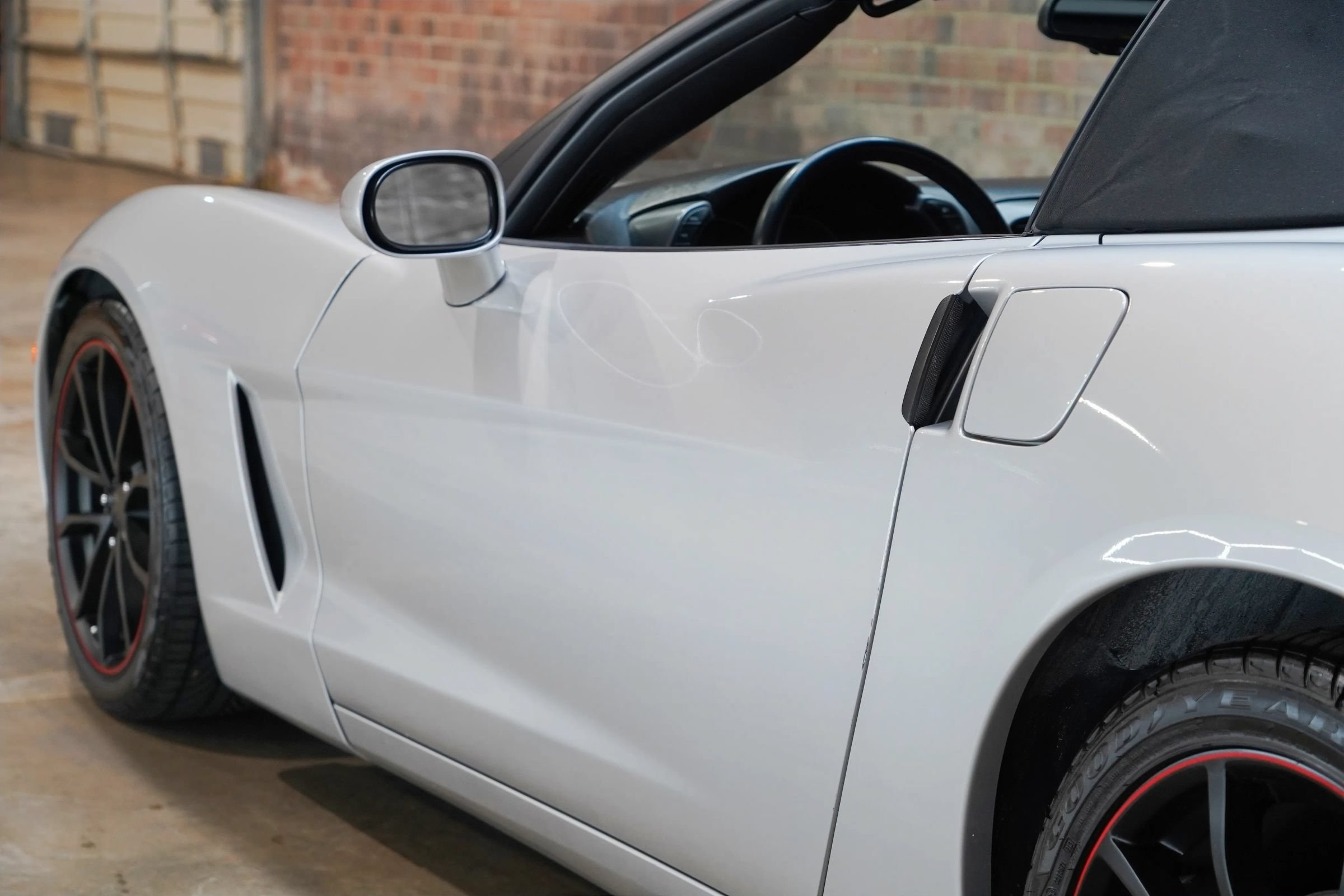 Used 2006 Chevrolet Corvette Coupe w/ Preferred Equipment Group RWD image 18