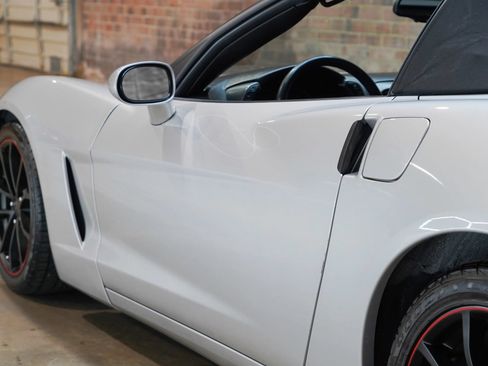 Used 2006 Chevrolet Corvette Convertible w/ Preferred Equipment Group RWD image 18