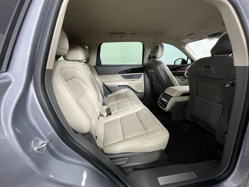 Used 2025 Lincoln Nautilus Premier image 23