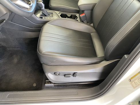 Used 2023 Volkswagen Tiguan SE w/ Panoramic Sunroof Package FWD image 13