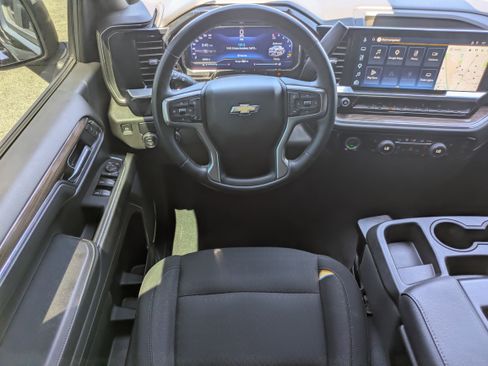 Used 2023 Chevrolet Silverado 1500 LT RWD image 4