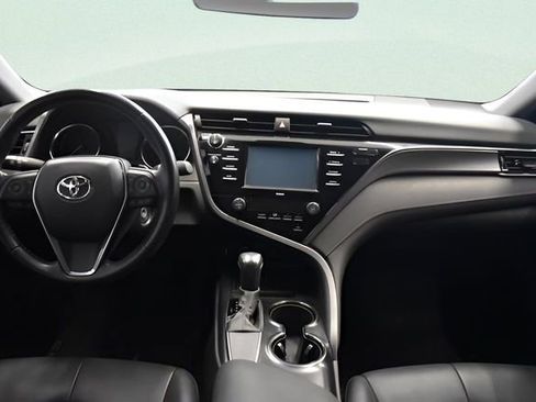 Used 2020 Toyota Camry SE FWD image 5