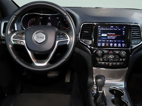 Used 2019 Jeep Grand Cherokee Laredo w/ Laredo X Package RWD image 16