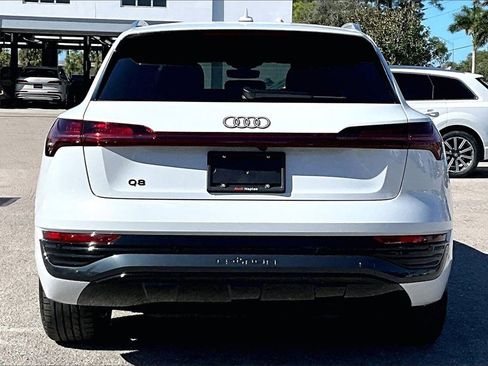 Used 2024 Audi Q8 e-tron Premium Plus image 6