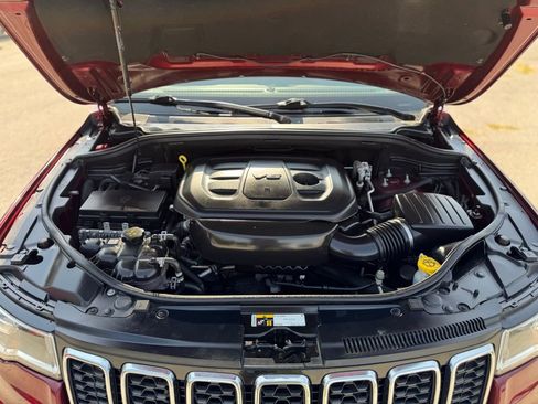 Used 2020 Jeep Grand Cherokee Laredo image 28