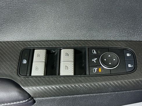 Used 2024 Mitsubishi Outlander SE Black Edition image 24