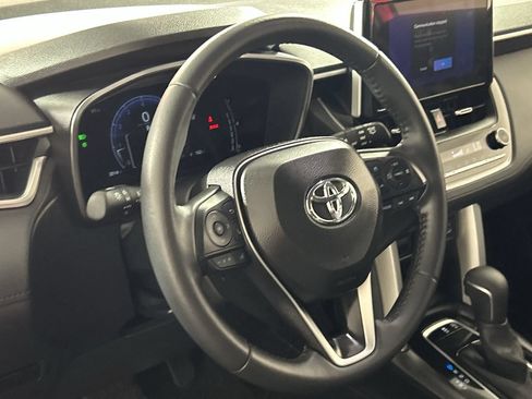 Used 2025 Toyota Corolla Cross XLE FWD image 13