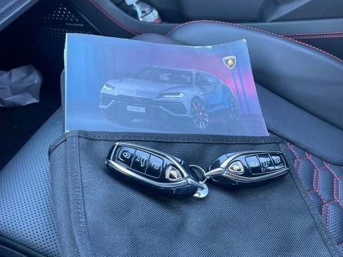 Used 2024 Lamborghini Urus S image 2