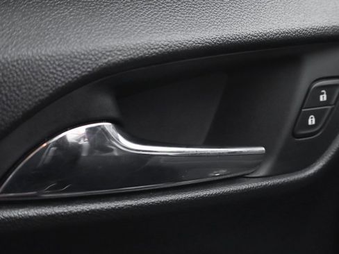 Used 2022 Chevrolet Bolt EUV Premier image 16