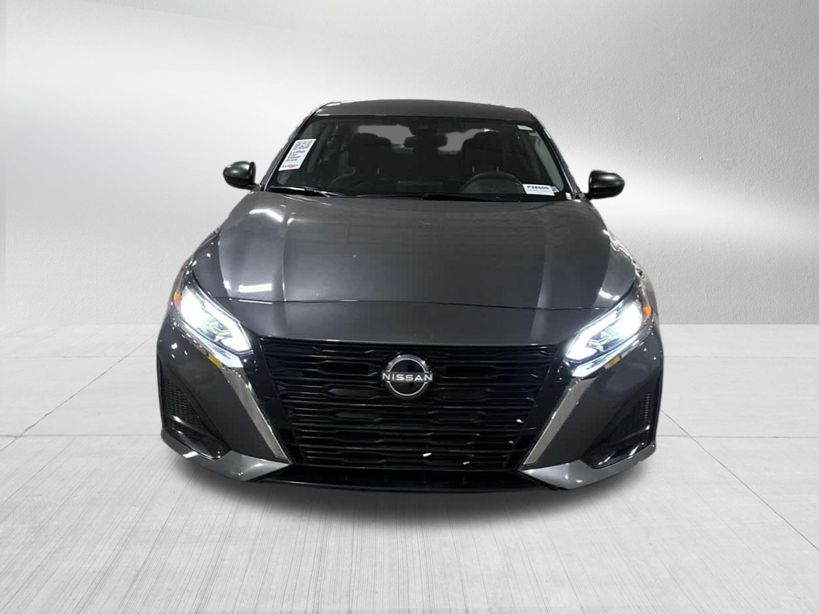 Used 2025 Nissan Altima 2.5 SV FWD image 2
