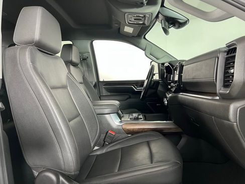 Used 2025 GMC Sierra 3500 SLT w/ SLT Premium Package image 32