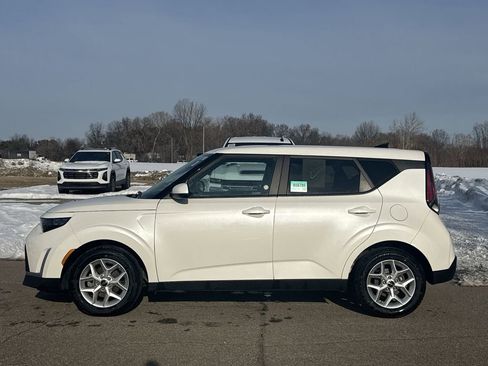 Used 2024 Kia Soul LX w/ Option Group 015 image 5