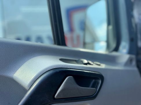 Used 2018 Mercedes-Benz Sprinter 2500 image 32