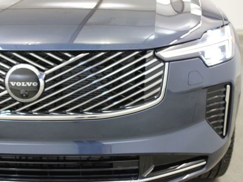 New 2026 Volvo XC90 B6 Plus w/ Protection Package Premier AWD/4WD image 8
