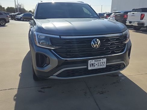 Used 2024 Volkswagen Atlas Cross Sport SE image 5