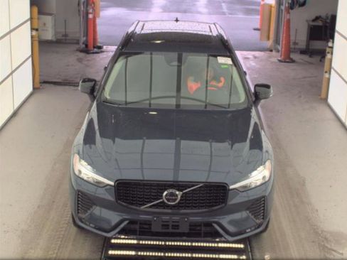 Used 2025 Volvo XC60 B5 Plus image 17