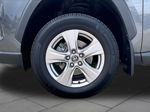 Used 2022 Toyota RAV4 XLE AWD/4WD image 10