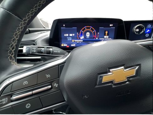 Used 2025 Chevrolet Traverse LT AWD/4WD image 43