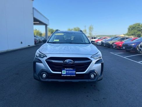 Used 2023 Subaru Outback Premium AWD/4WD image 3