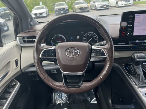 Used 2024 Toyota Sienna Platinum image 24