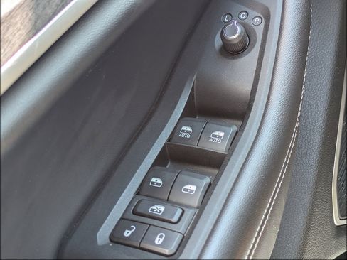 Used 2022 Jeep Grand Cherokee L Limited RWD image 29