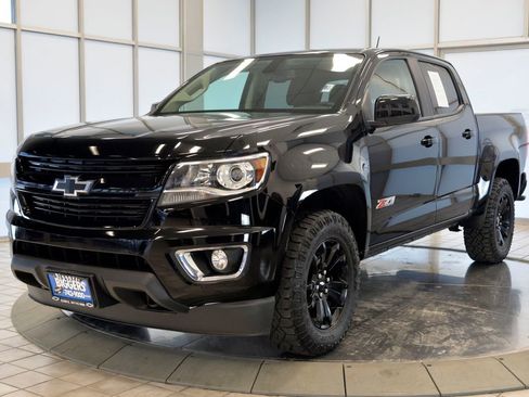 Used 2020 Chevrolet Colorado Z71 w/ Z71 Midnight Edition image 4
