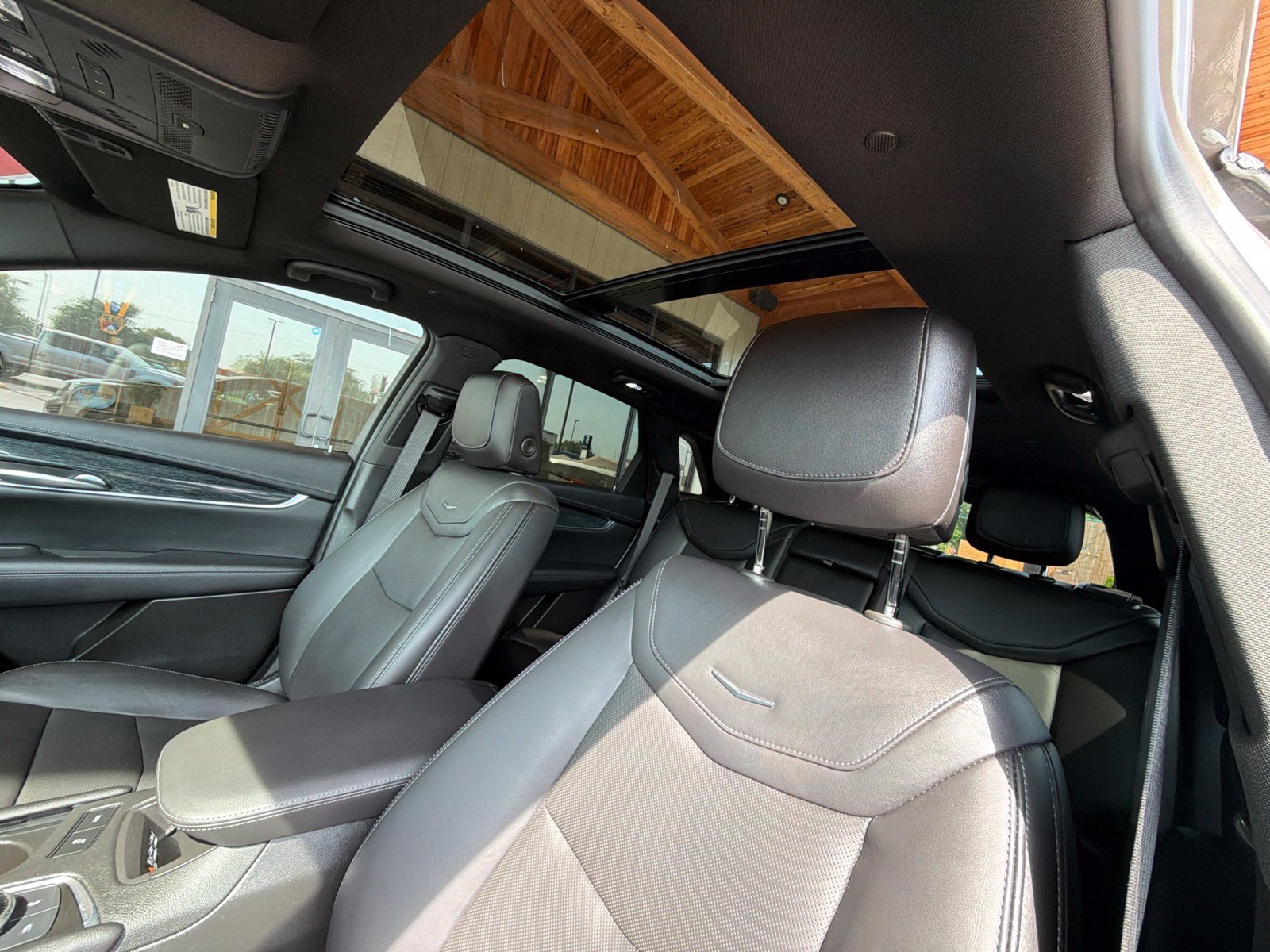 Used 2022 Cadillac XT5 Premium Luxury w/ LPO, Floor Liner Package AWD/4WD image 10