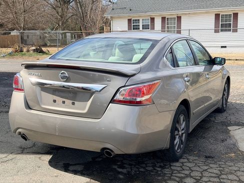 Used 2015 Nissan Altima 2.5 S w/ Sport Value Package image 5