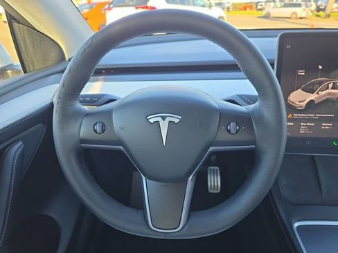 Used 2022 Tesla Model Y Performance image 19