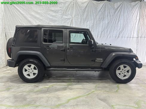 Used 2018 Jeep Wrangler Unlimited Sport S AWD/4WD image 14