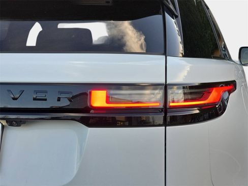 New 2026 Land Rover Range Rover Velar Dynamic SE image 36