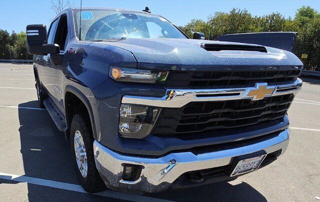 Used 2024 Chevrolet Silverado 3500 LT w/ All Star Edition AWD/4WD image 2