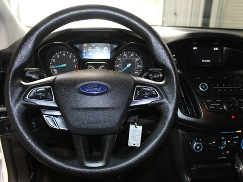Used 2018 Ford Focus SE FWD image 10