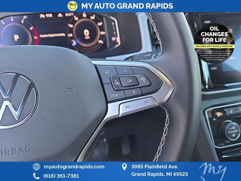 Used 2022 Volkswagen Atlas Cross Sport SE image 16